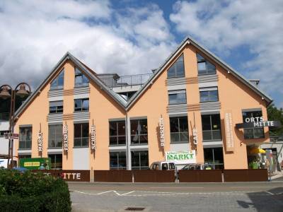geschaeftshaus-ortsmitte-untermuenkheim-01-klein.jpg geschaeftshaus-ortsmitte-untermuenkheim-01-klein.jpg